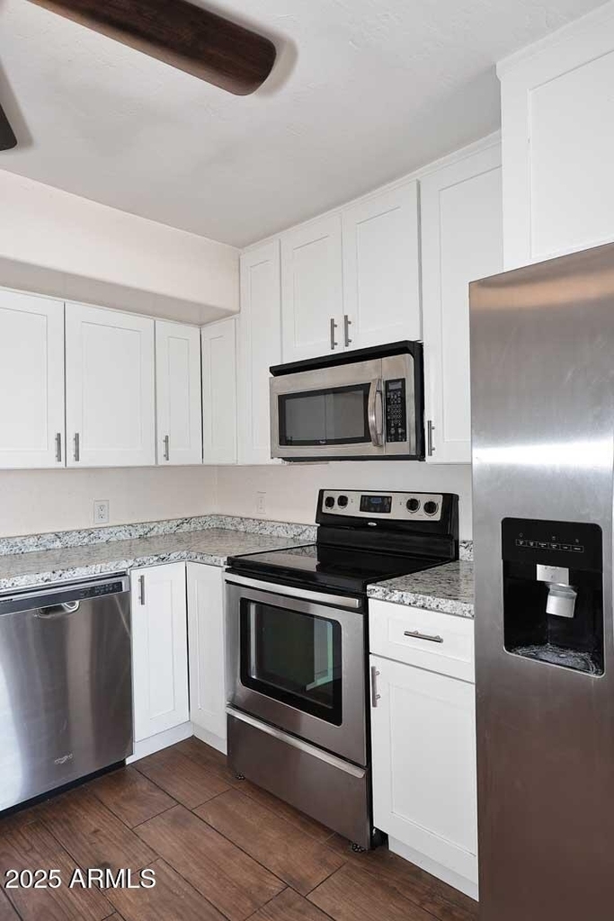 532 W 9th Street - Photo 10