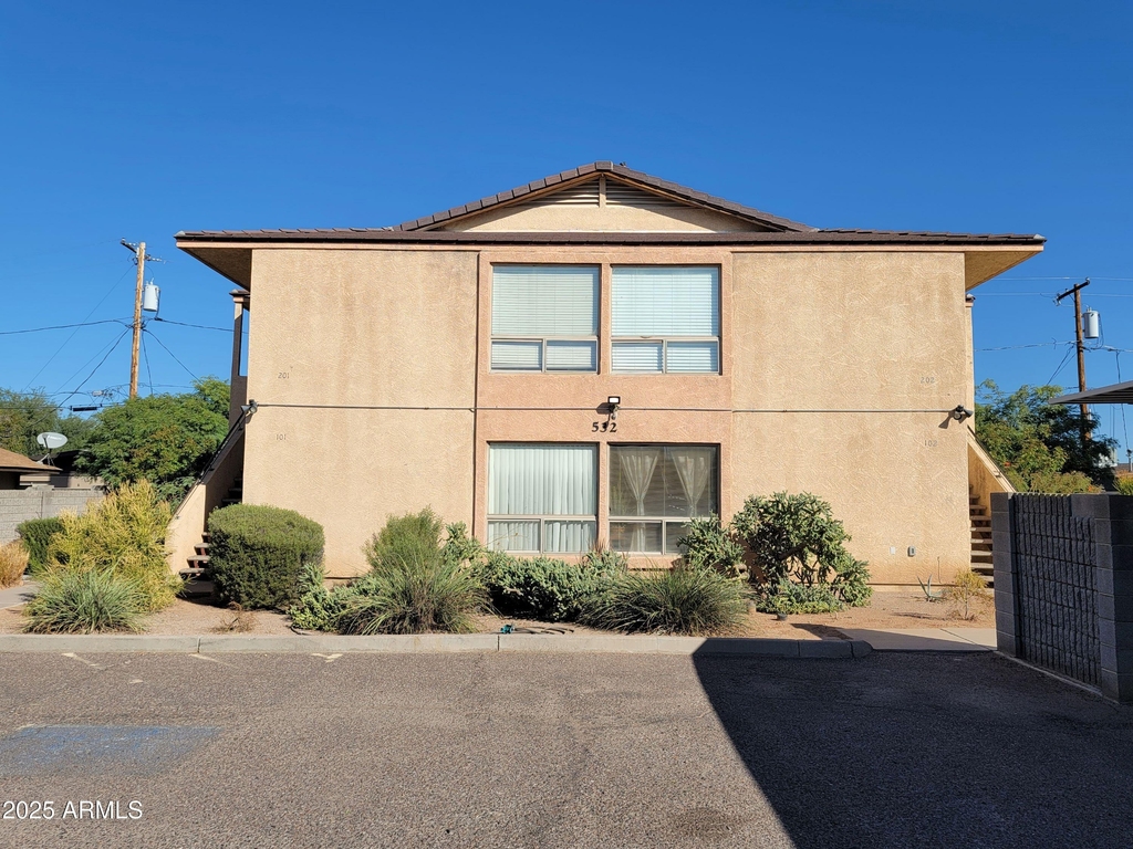 532 W 9th Street - Photo 1