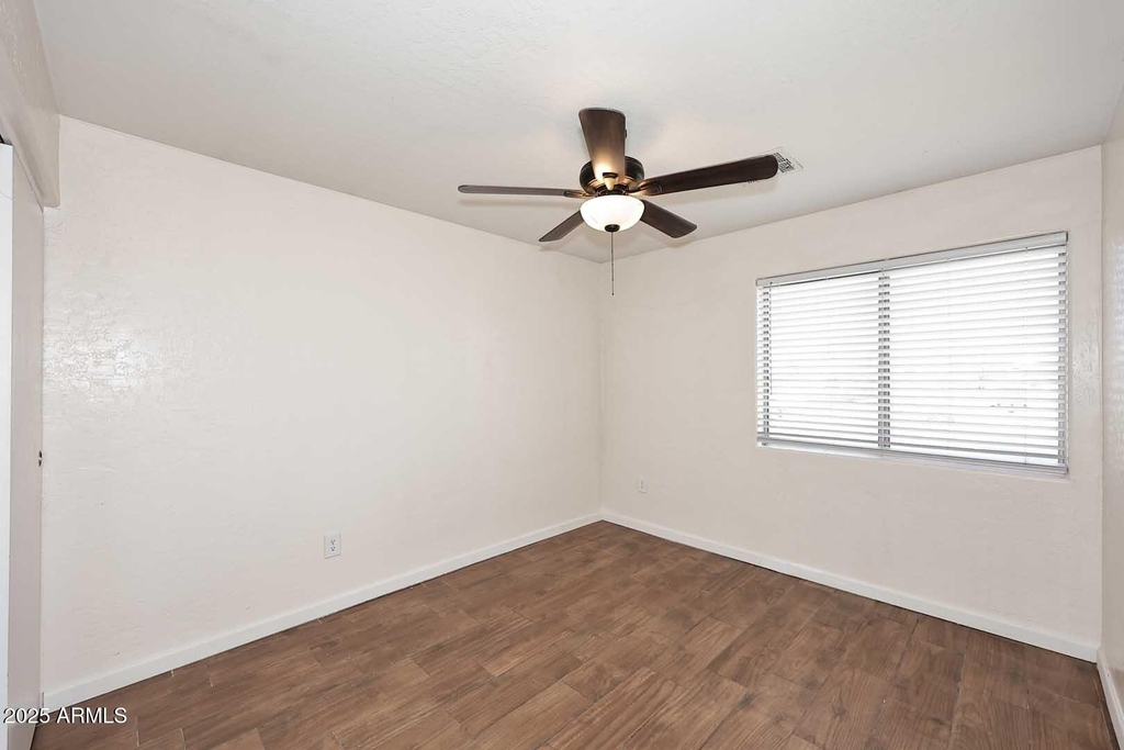 532 W 9th Street - Photo 13