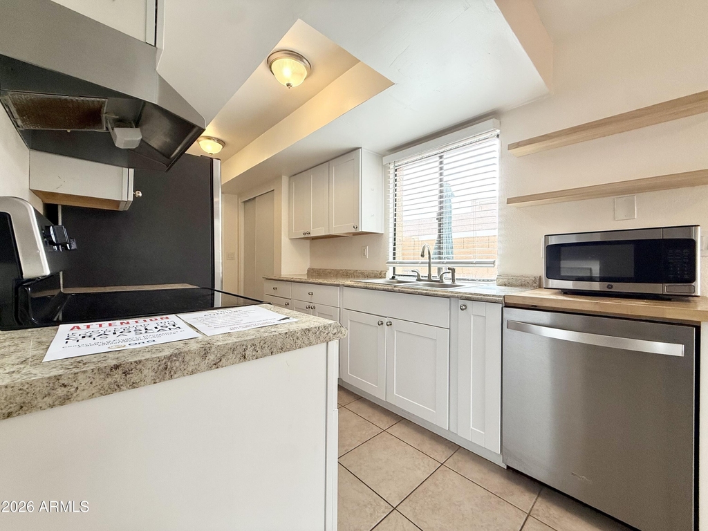 10402 N 10th Street - Photo 3