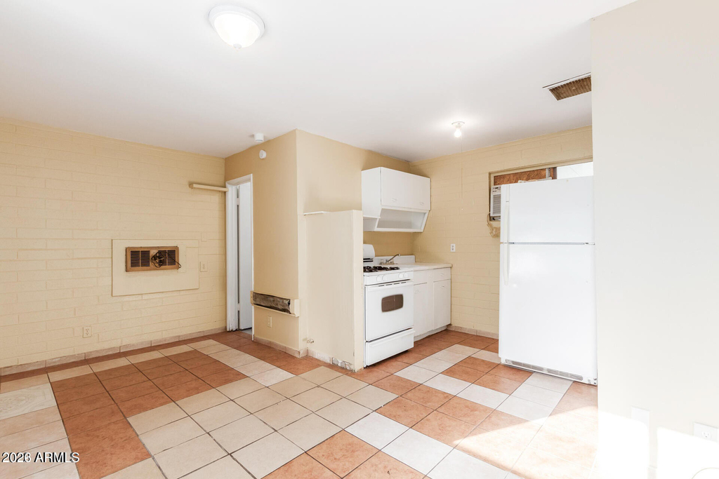 320 N 20th Avenue - Photo 0