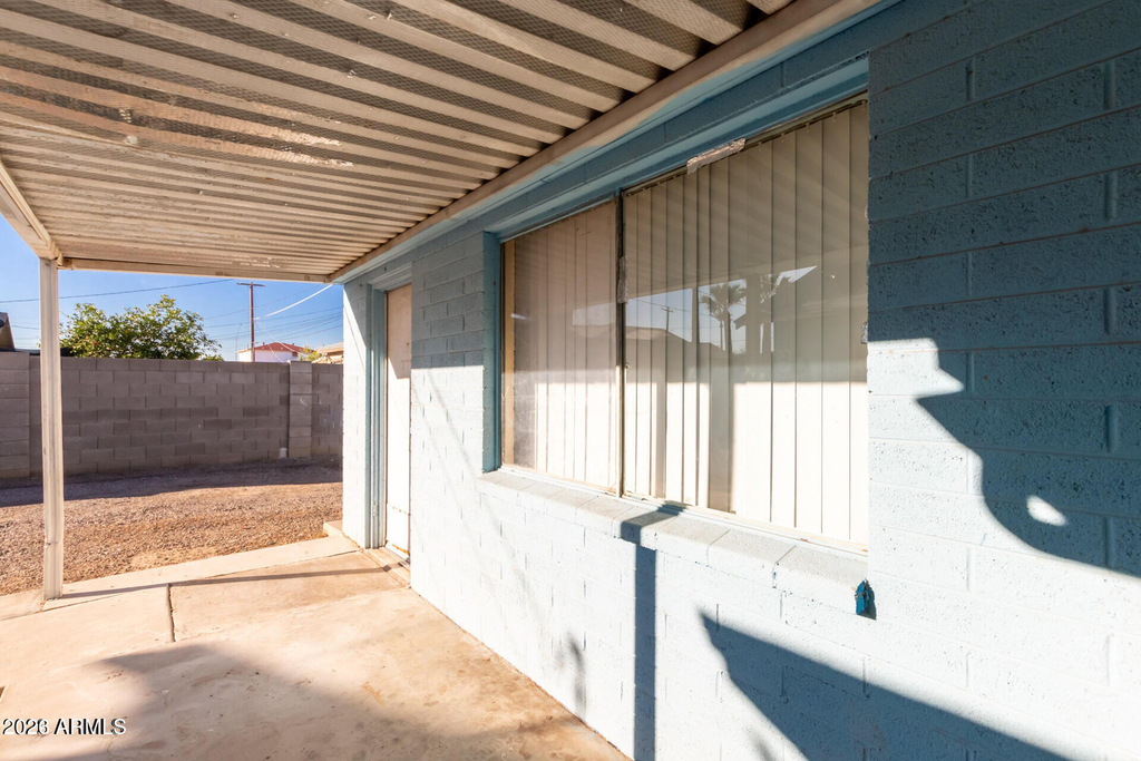 320 N 20th Avenue - Photo 2