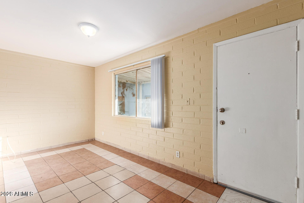 320 N 20th Avenue - Photo 5