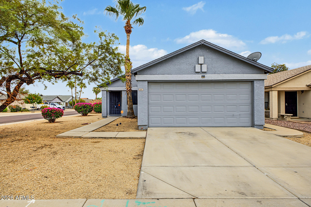 8507 W College Drive - Photo 0