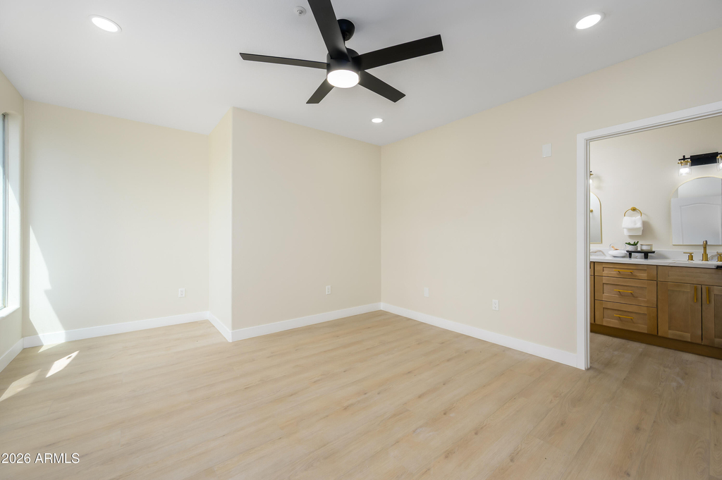 1081 W 1st Street - Photo 18
