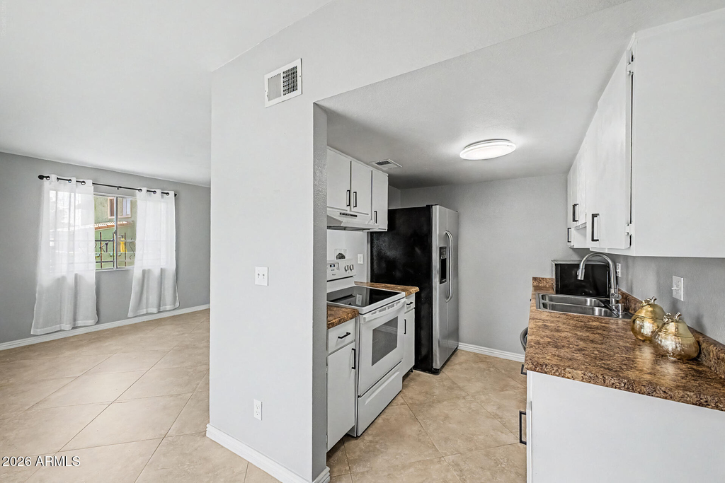 803 E Cochise Drive - Photo 3