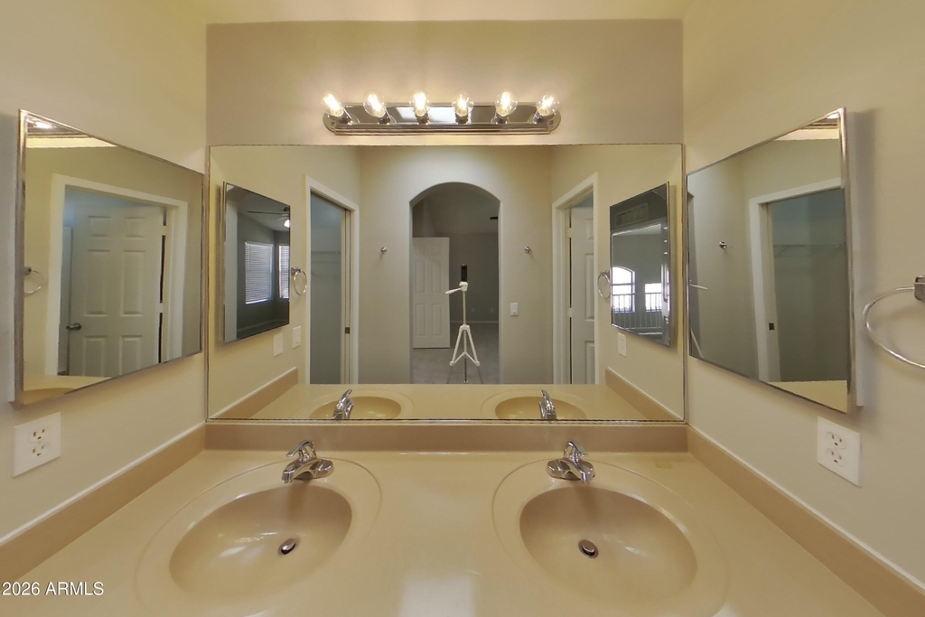 10508 W Coronado Road - Photo 7