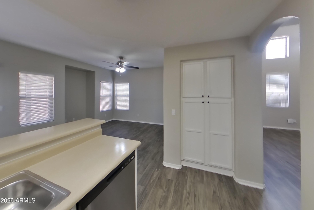 10508 W Coronado Road - Photo 4