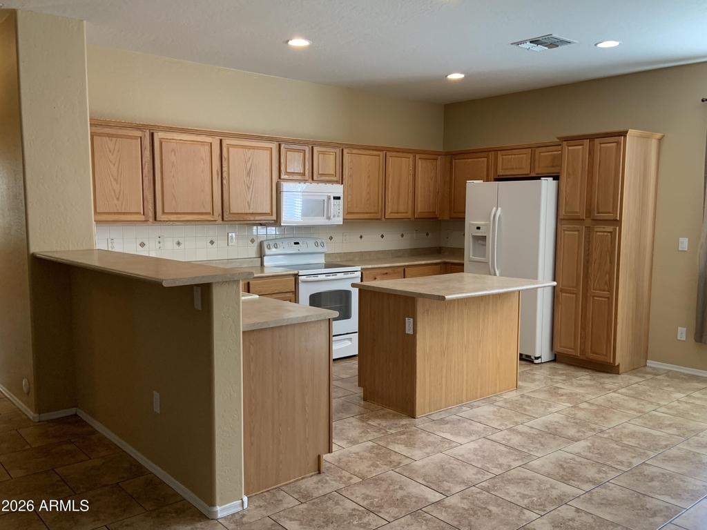 15246 W Jefferson Street - Photo 9