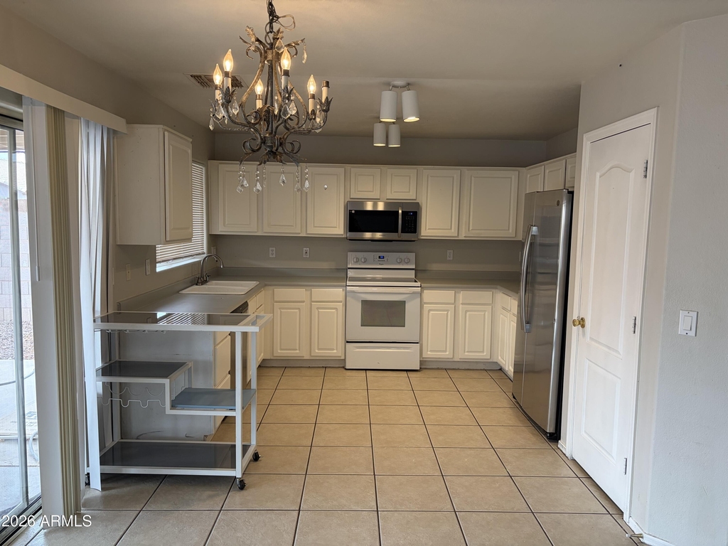 128 W Oxford Lane - Photo 3