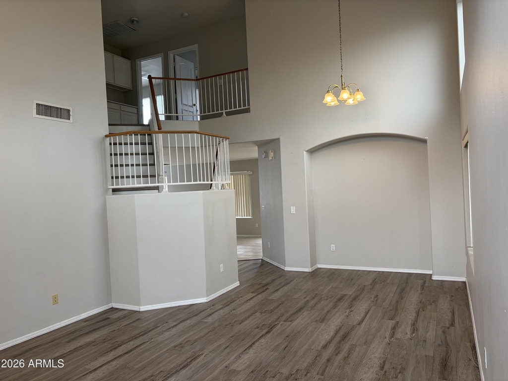 128 W Oxford Lane - Photo 2