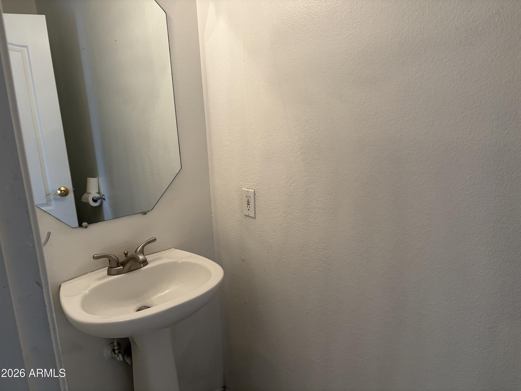 128 W Oxford Lane - Photo 15