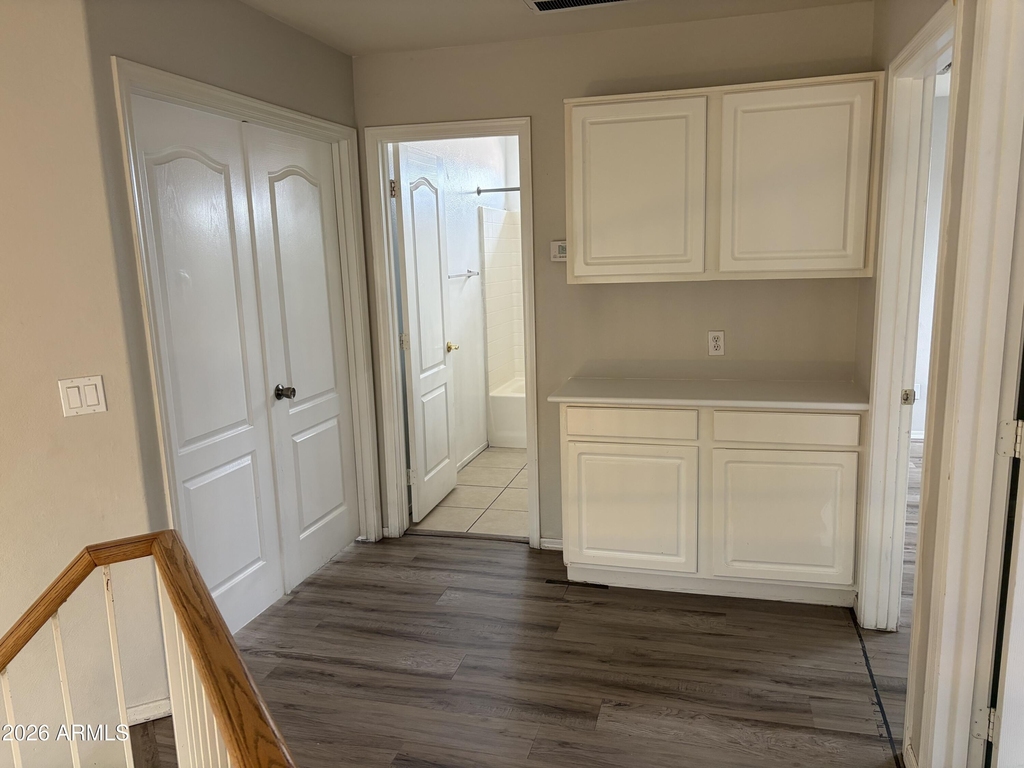 128 W Oxford Lane - Photo 10