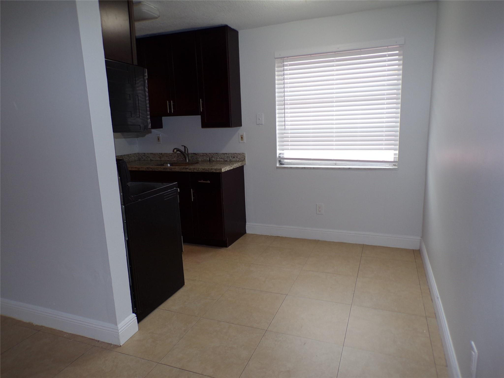 1505 N 57th Terrace - Photo 10