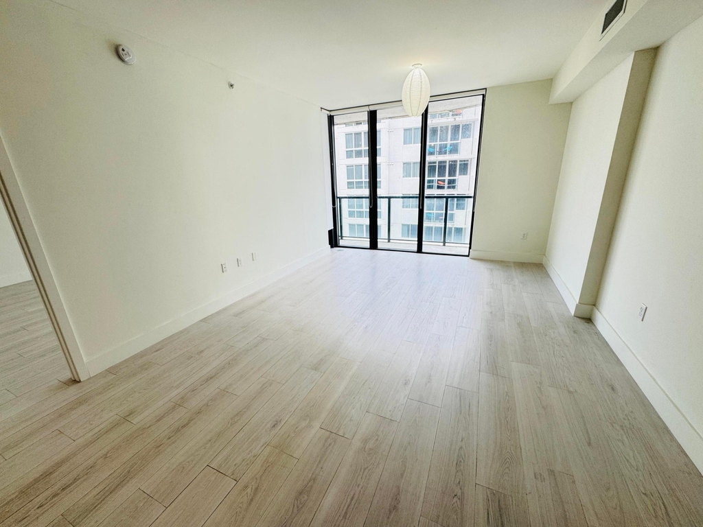 201 Sw 17th Road - Photo 3