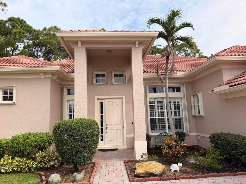 403 Nw Lyndhurst Court - Photo 1