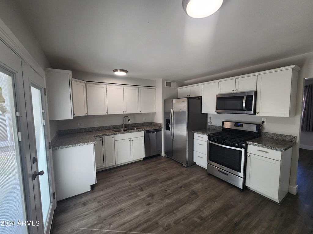 11231 W Montana Avenue - Photo 1