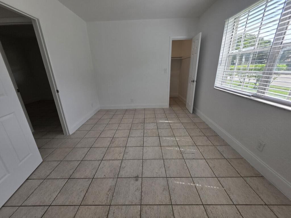 511 Banks Road - Photo 2