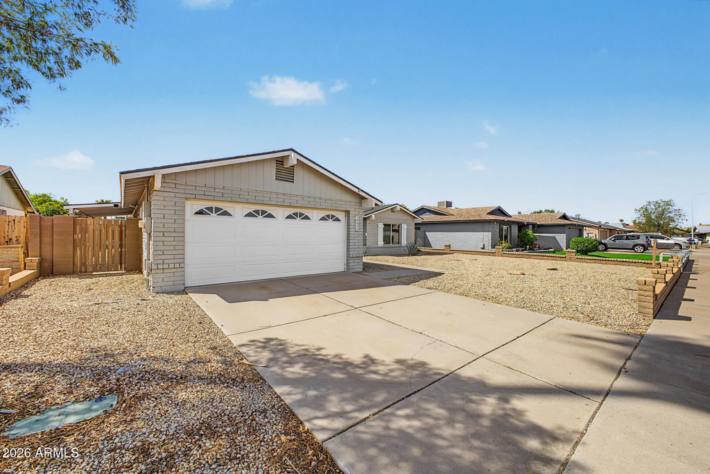 10222 N 52nd Drive - Photo 2