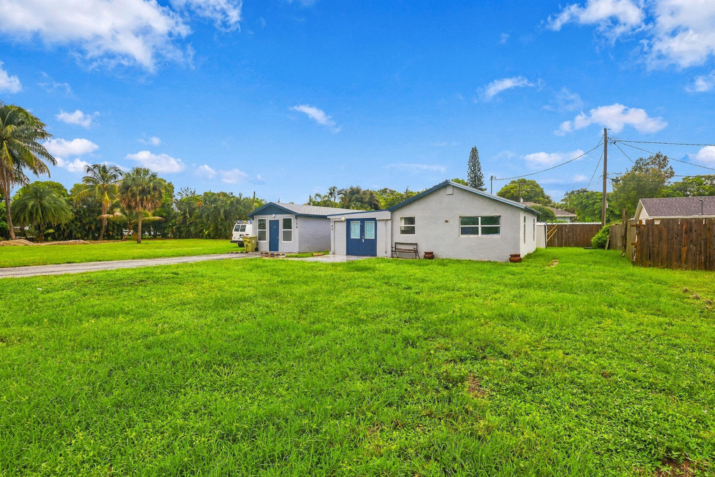 120 Pleasant Place - Photo 0