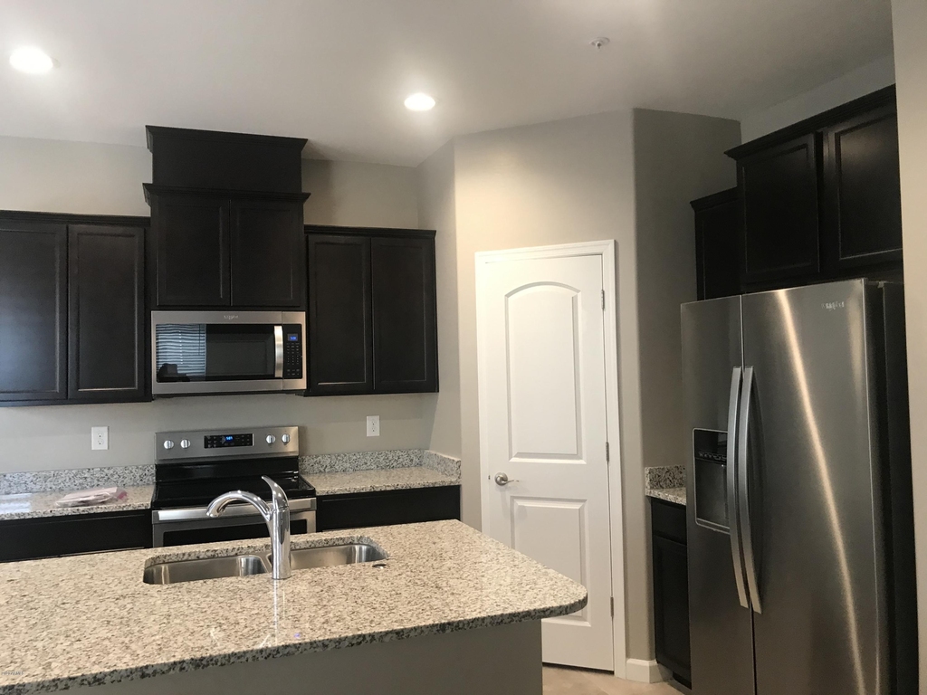 1255 N Arizona Avenue - Photo 2