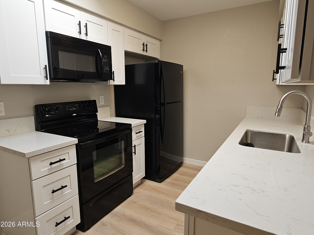 520 W Hononegh Drive - Photo 5