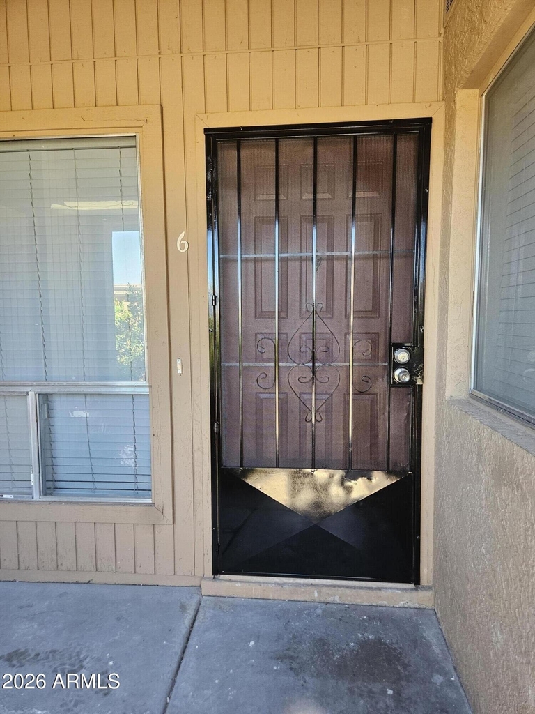 520 W Hononegh Drive - Photo 2