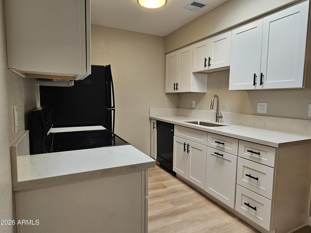 520 W Hononegh Drive - Photo 7