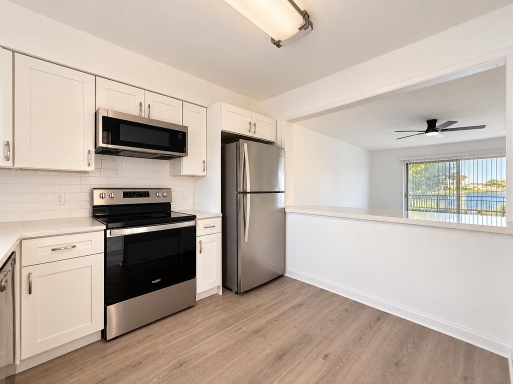405 Southwind Drive - Photo 3