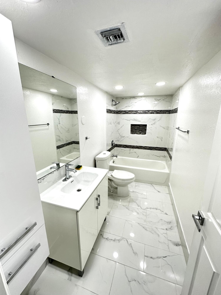 5050 Nw 7th Street - Photo 8