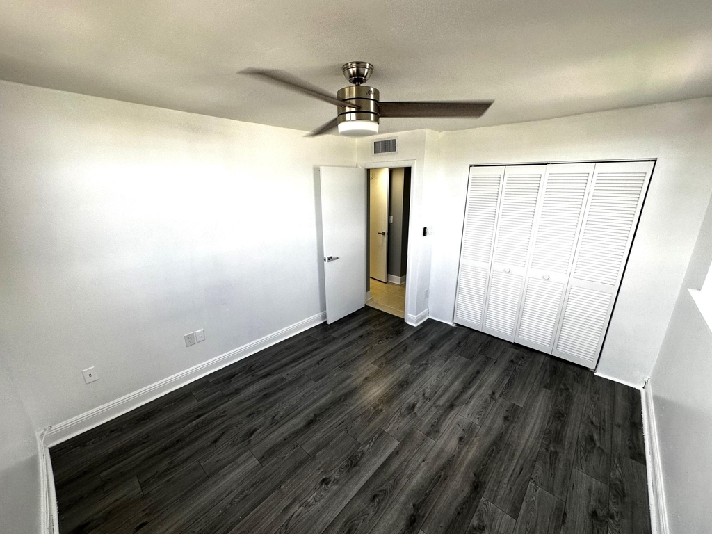 5050 Nw 7th Street - Photo 20