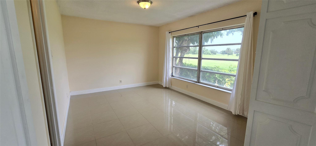 2950 N Palm Aire Drive - Photo 3