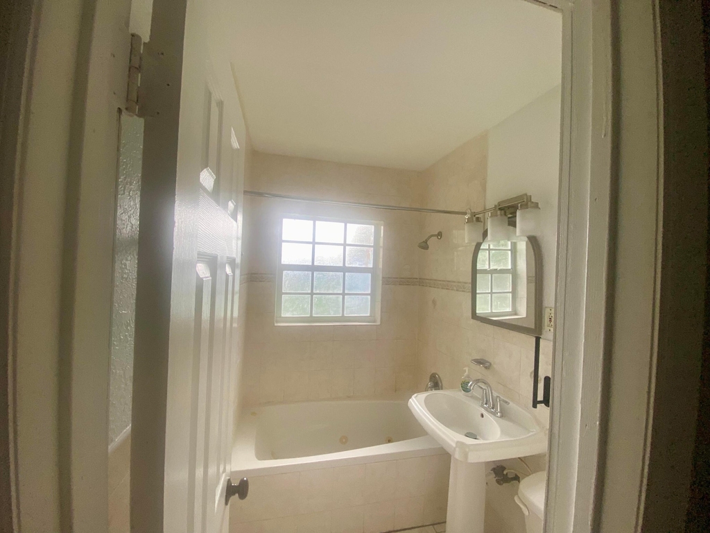 1036 Nw 11th Place - Photo 5