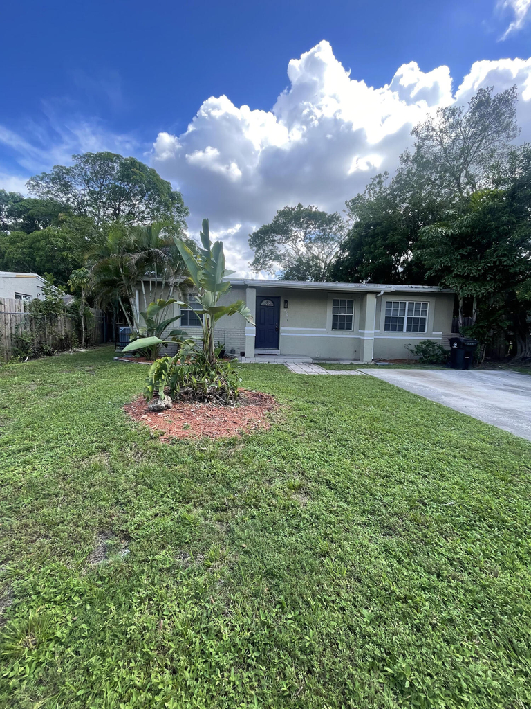 1036 Nw 11th Place - Photo 0