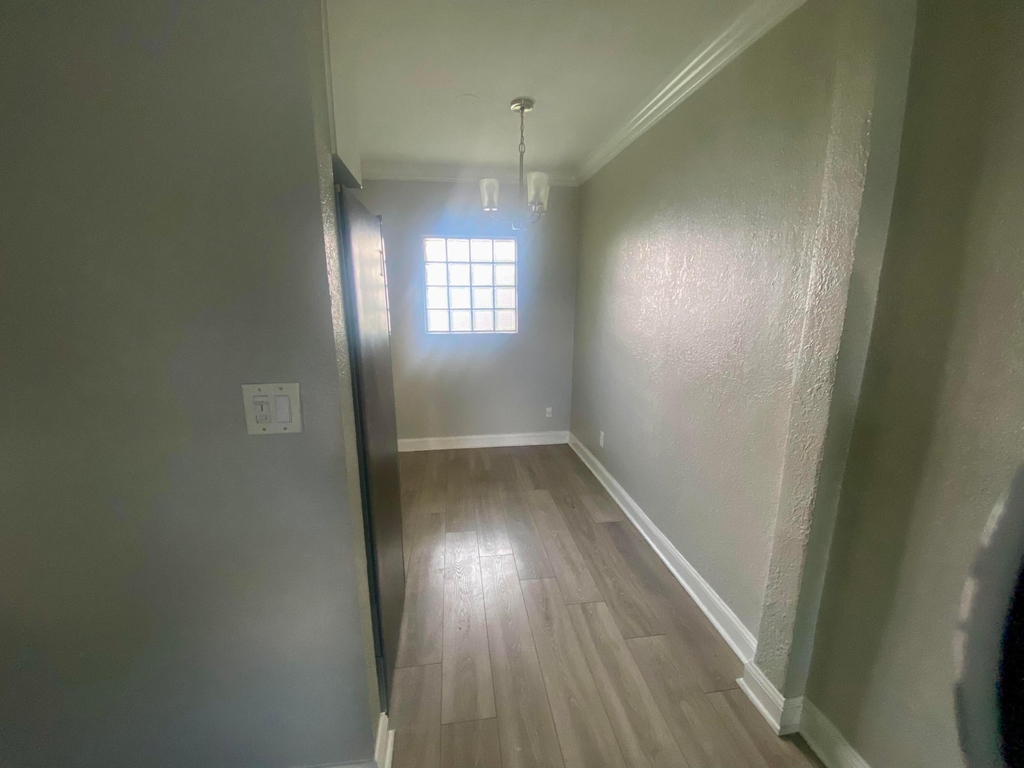 1036 Nw 11th Place - Photo 8