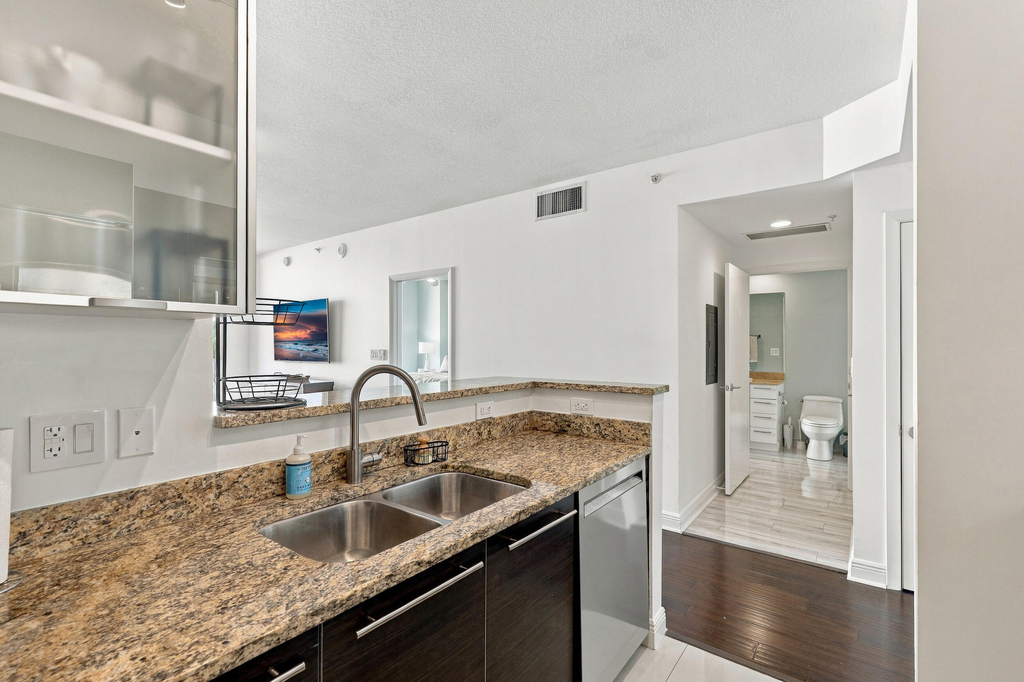 550 Okeechobee Boulevard - Photo 9