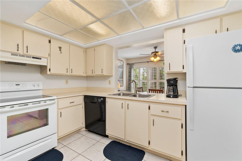 1180 Carlton Court - Photo 13