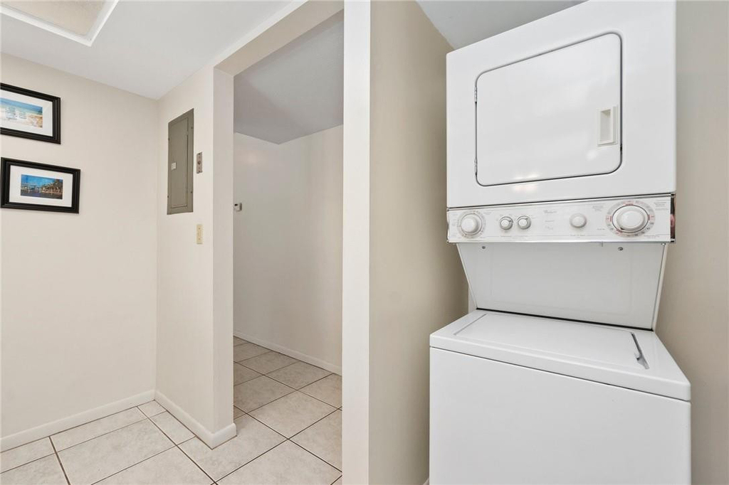 1180 Carlton Court - Photo 16