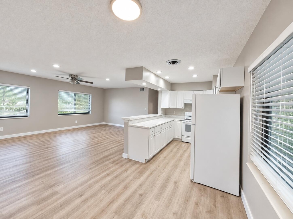 3801 N Andrews Avenue - Photo 2