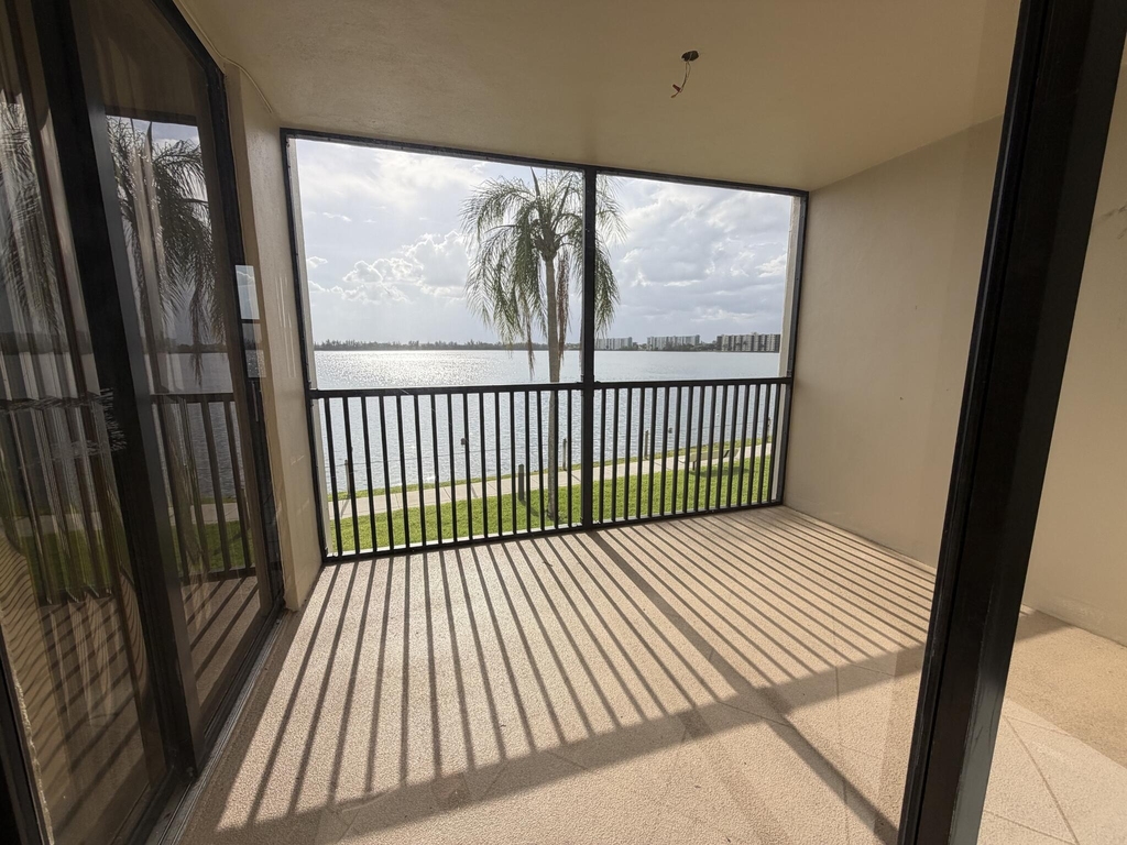 112 Lake Emerald Drive - Photo 9