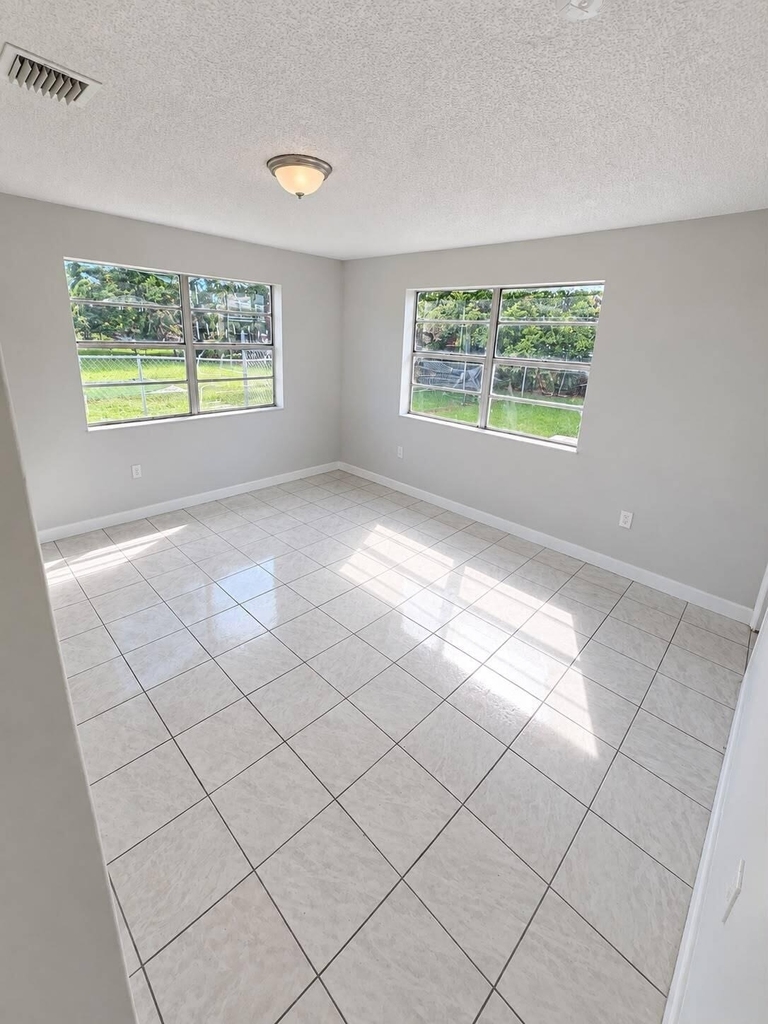 20620 Nw 26th Court - Photo 4