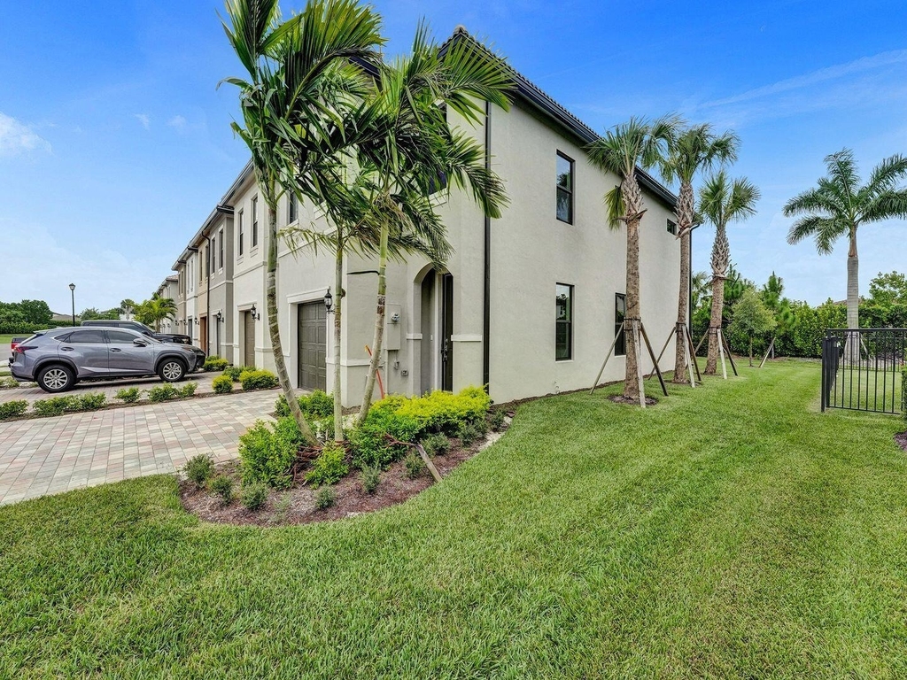 4825 Chantilly Road - Photo 2
