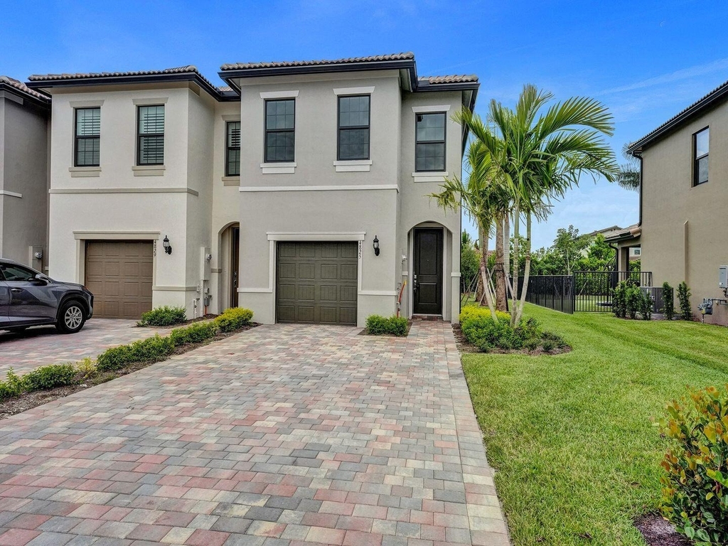4825 Chantilly Road - Photo 0