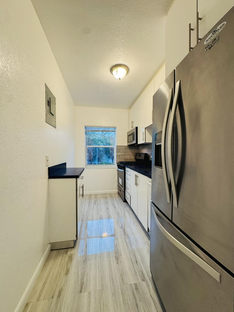 935 8th Street - Photo 15