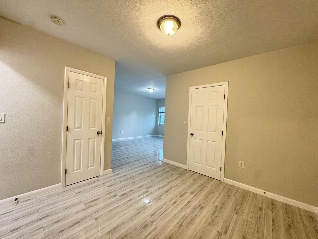 935 8th Street - Photo 14