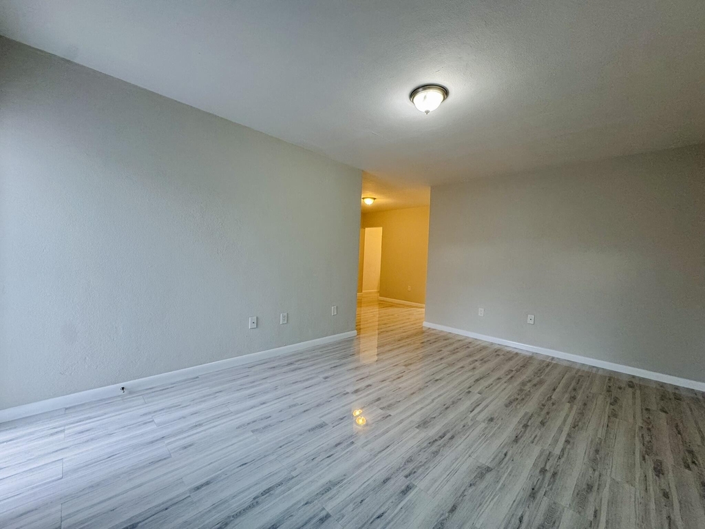 935 8th Street - Photo 7
