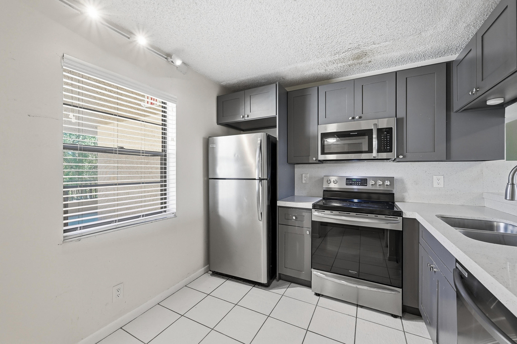 10501 W Broward Boulevard - Photo 7