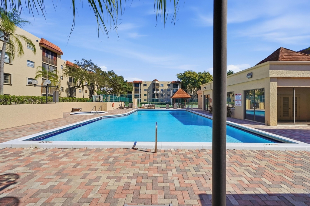 10501 W Broward Boulevard - Photo 32