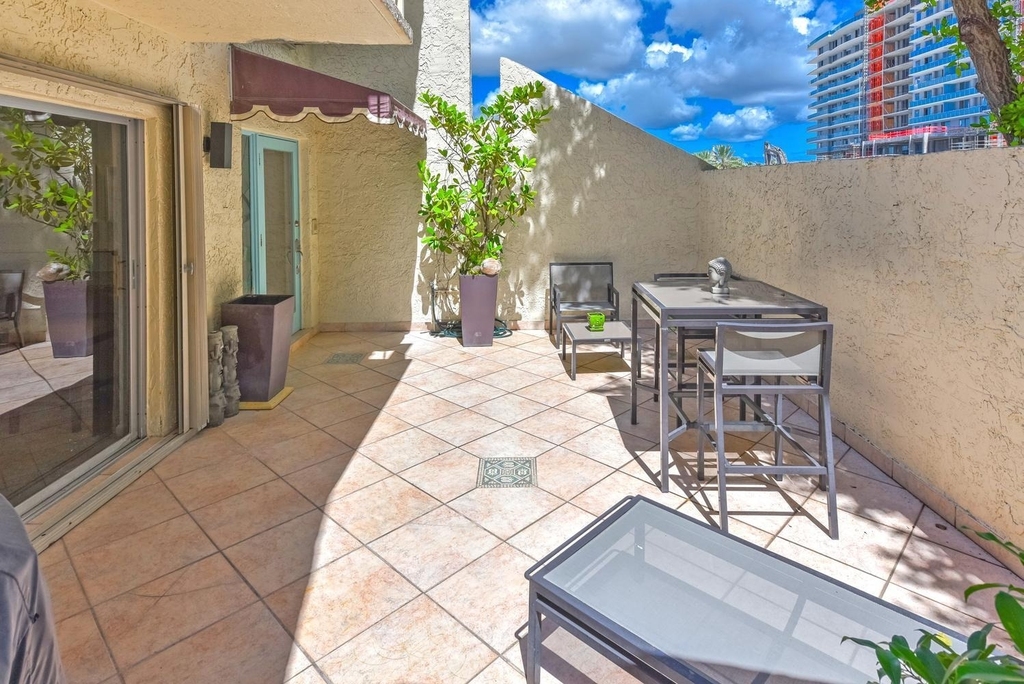 1172 Hillsboro Mile - Photo 5