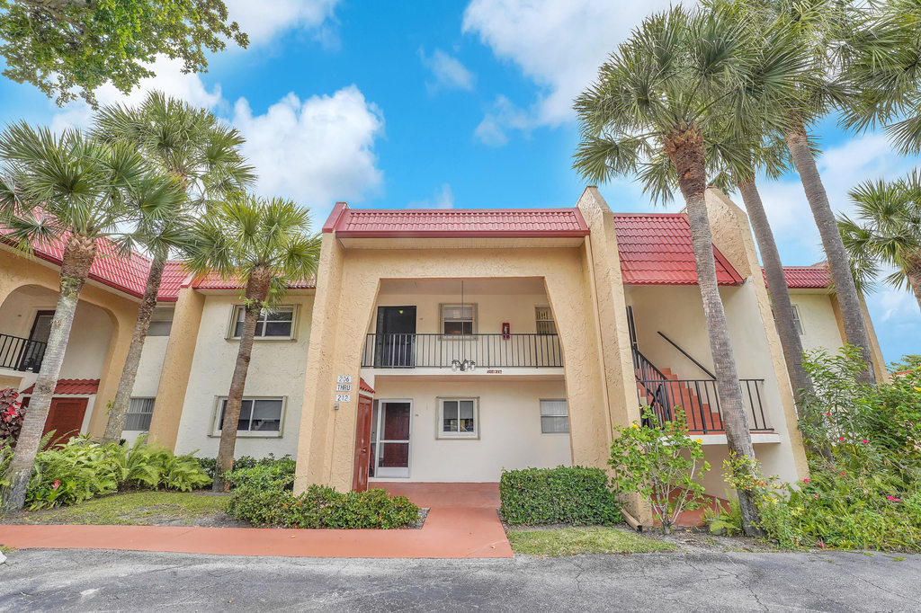 210 Lake Evelyn Drive - Photo 1